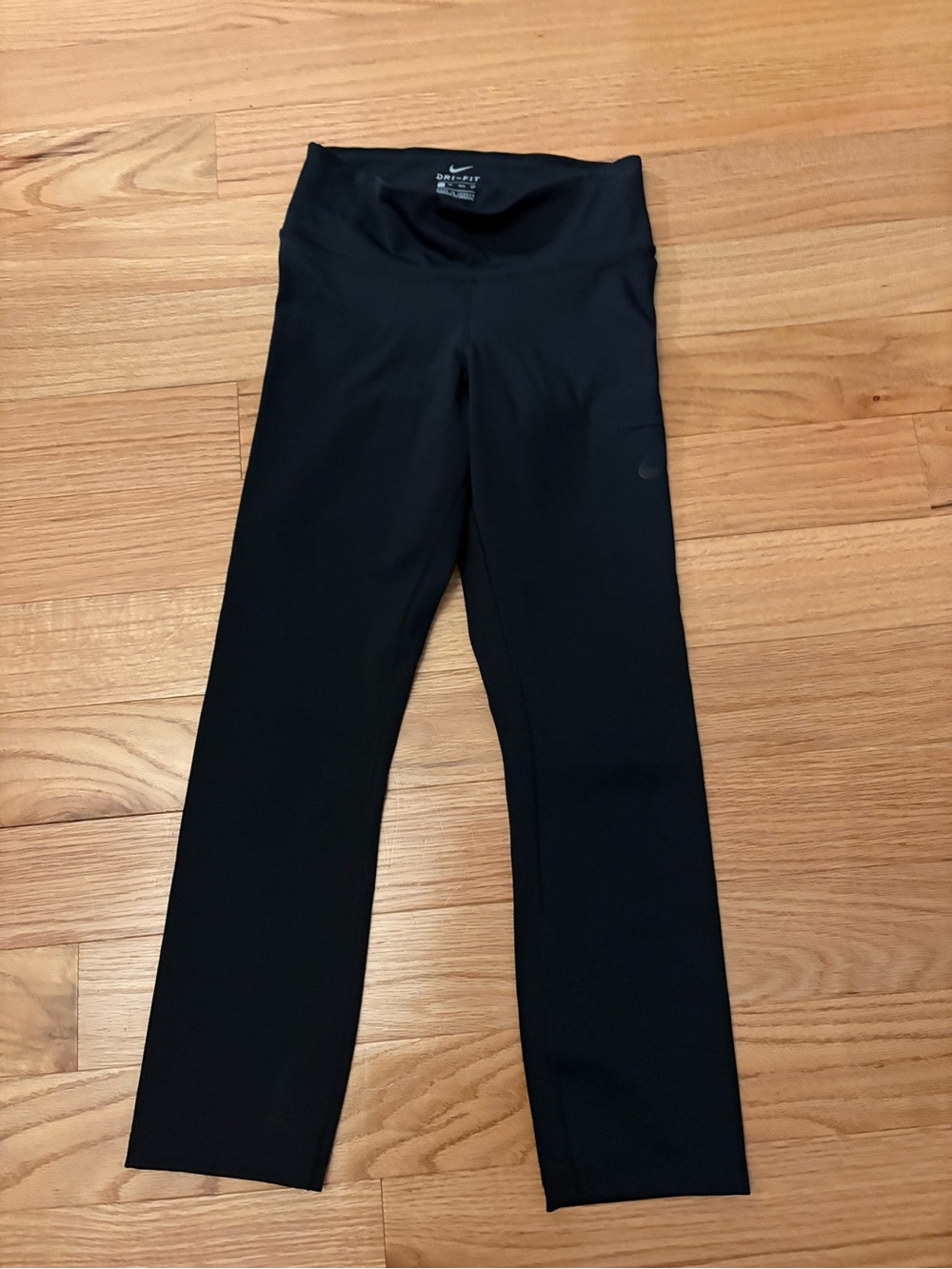 Nike women’s cropped Performance Leggings